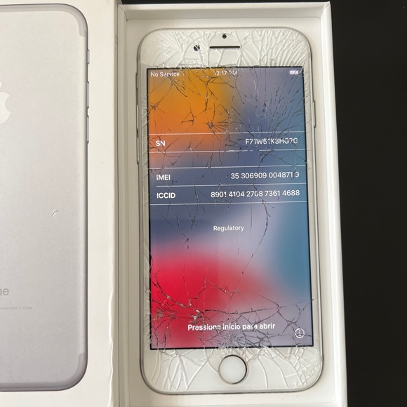 Apple iPhone 7 32GB A1778 Silver with Box UNLOCKED - Picture 2 of 12